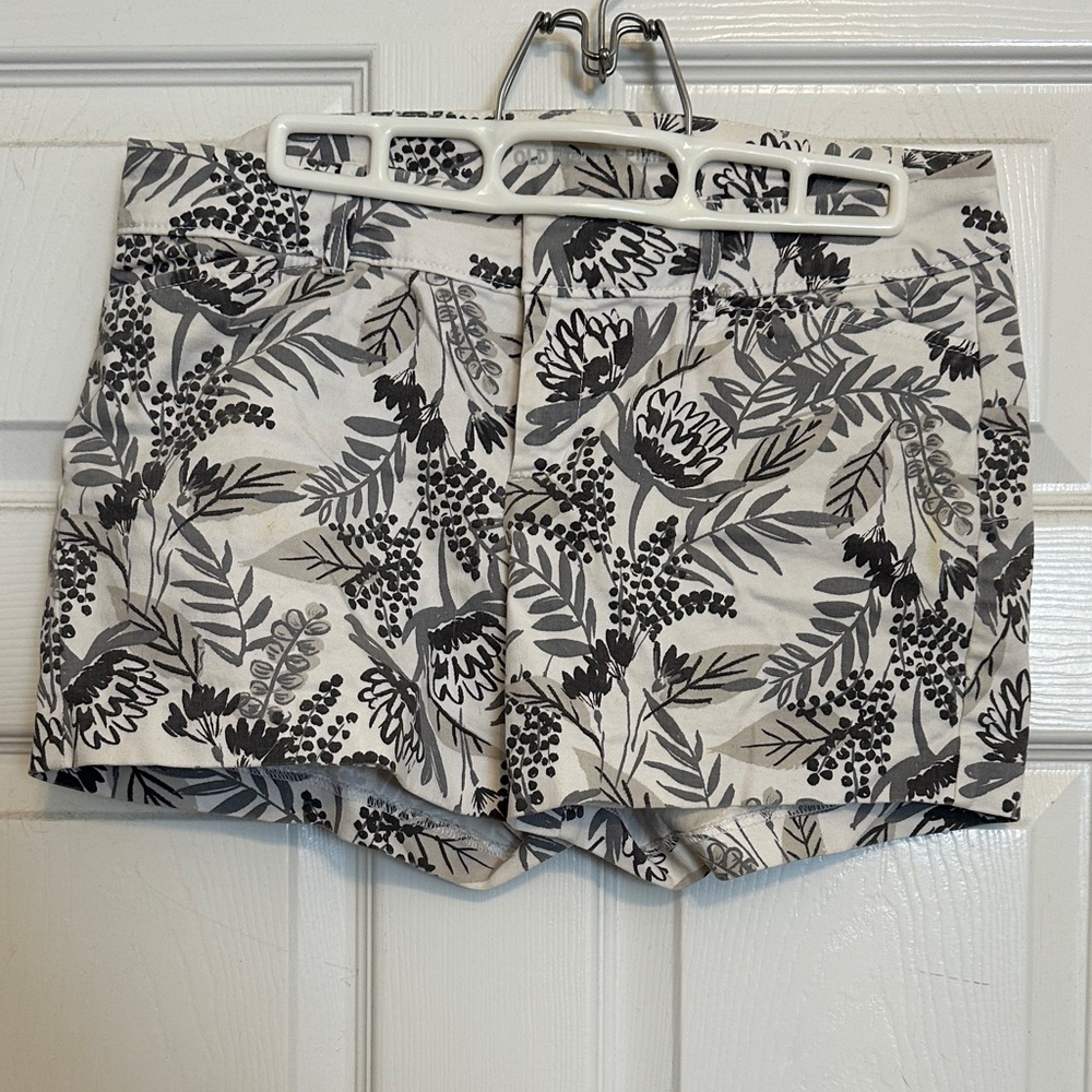 Old Navy Black/Gray/White floral Shorts